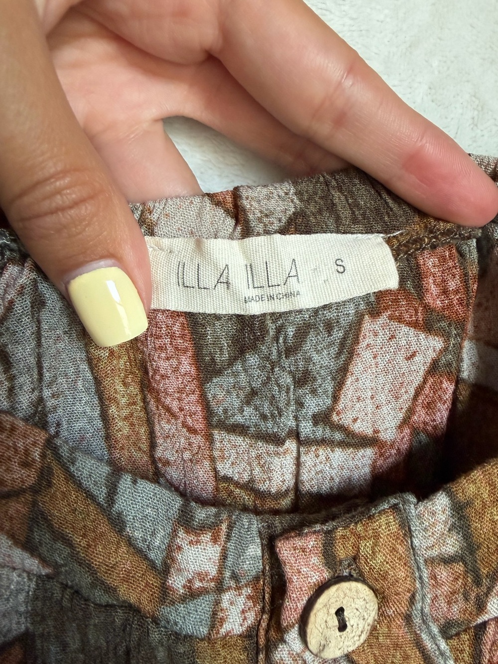 Patterned Button-Front Peplum Tank Top - Picture 4 of 5